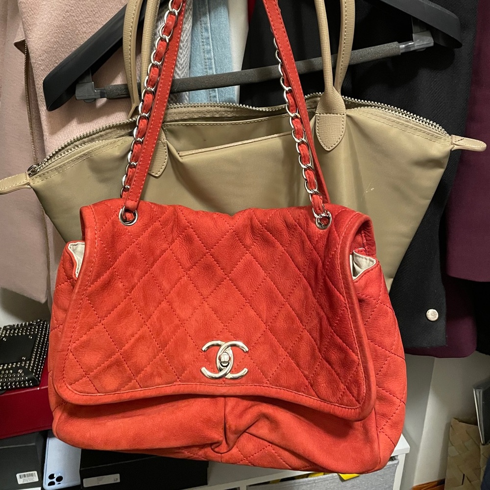 ❌ SOLD ❌ Authentic Maxi Chanel flap shoulder bag